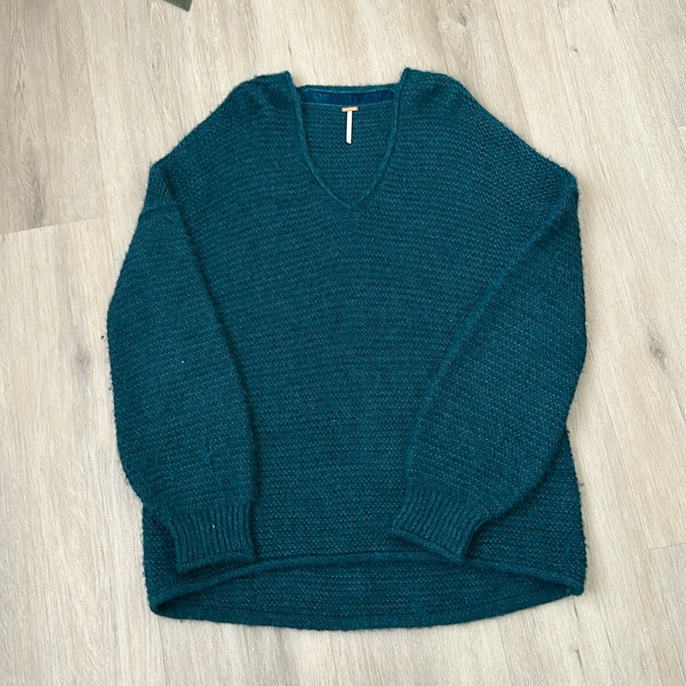 Free People women's L V-neck sweater